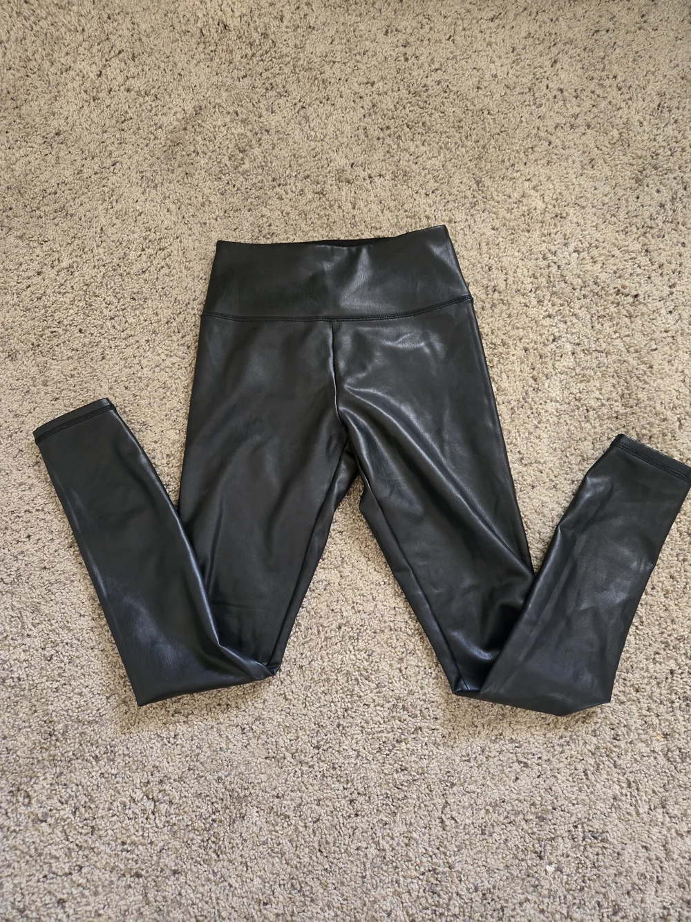 Hollister Black High-Waist Faux Leather Leggings - Picture 5 of 6